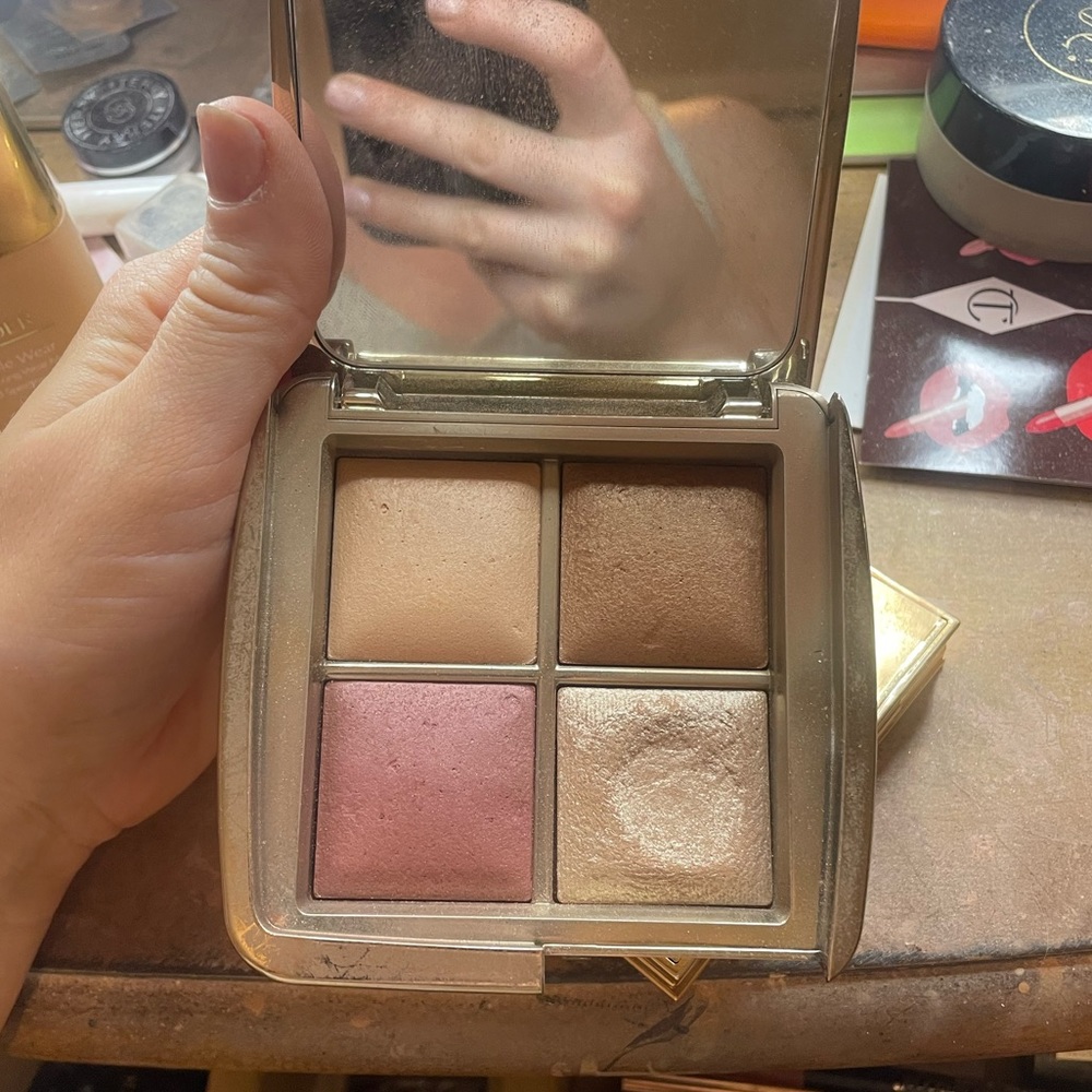Hourglass ambient light palette